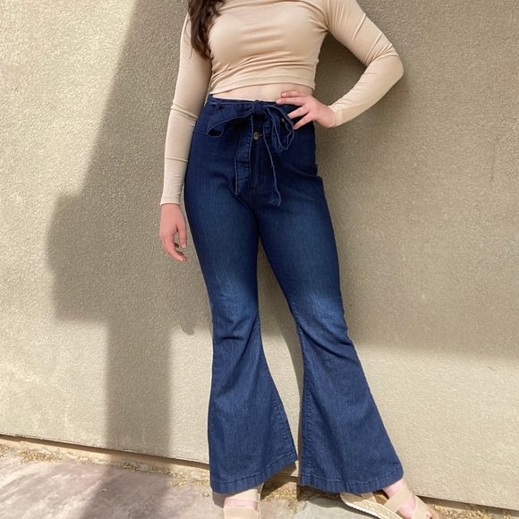 High waist, flared bottom jeans - Picture 1 of 2